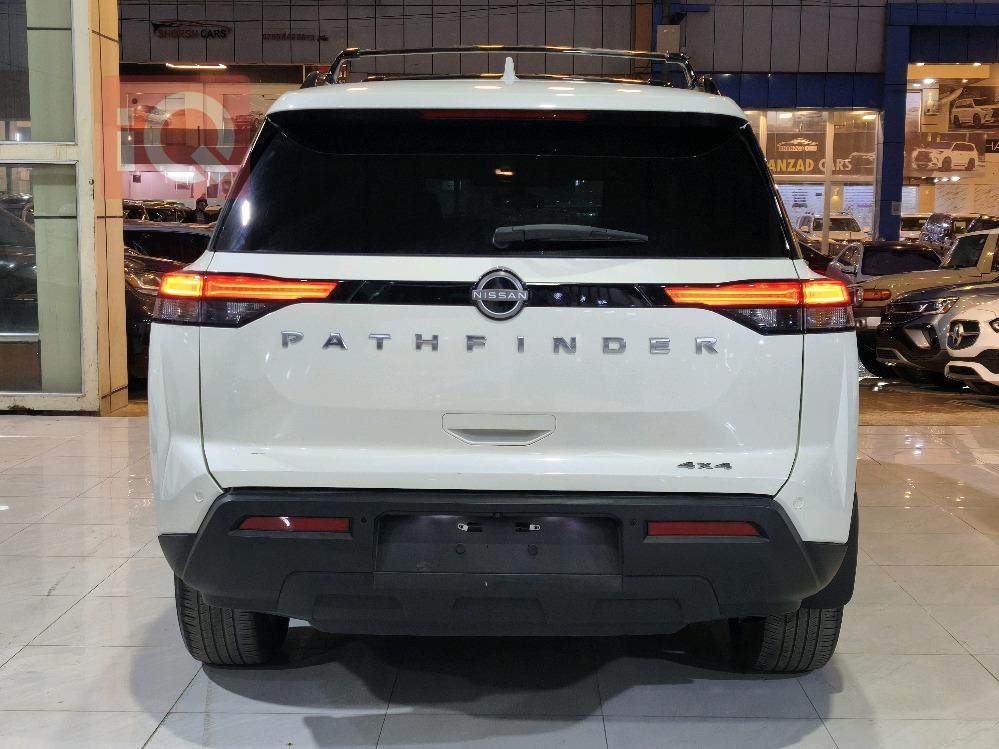 نیسان پاسفایندەر